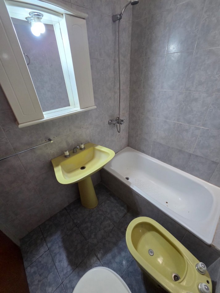 ALQUILER CASA JARDIN PATIO COCHERA CUATRO AMBIENTES