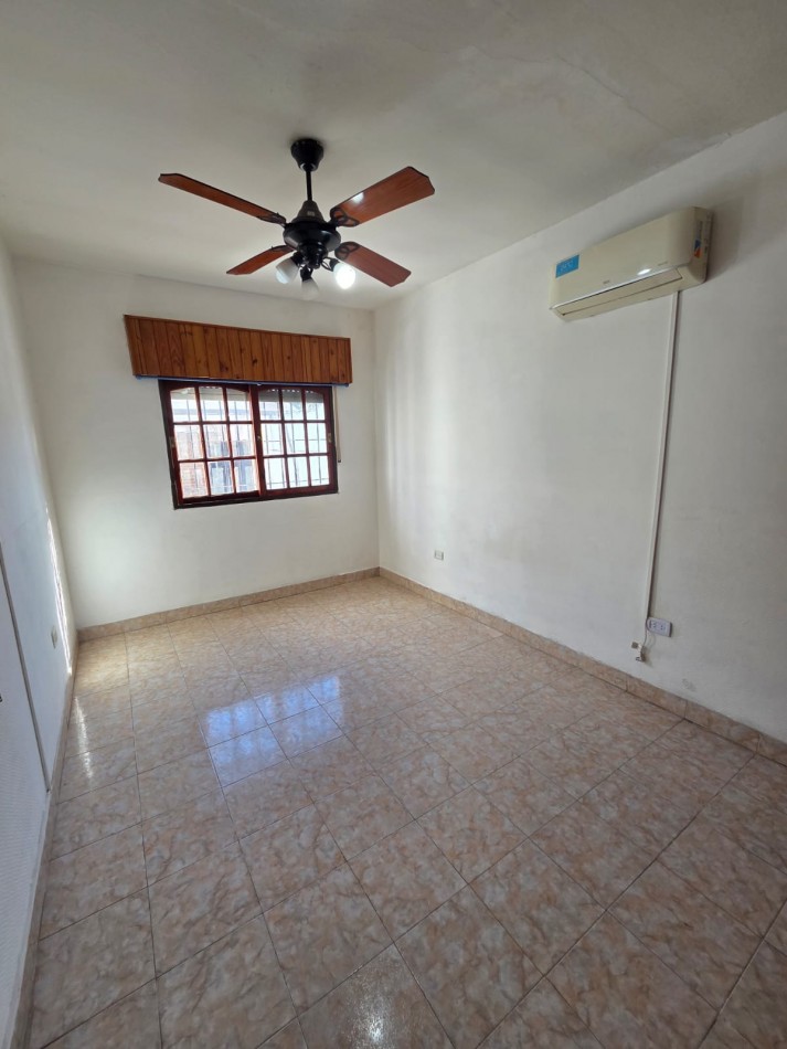 ALQUILER CASA JARDIN PATIO COCHERA CUATRO AMBIENTES