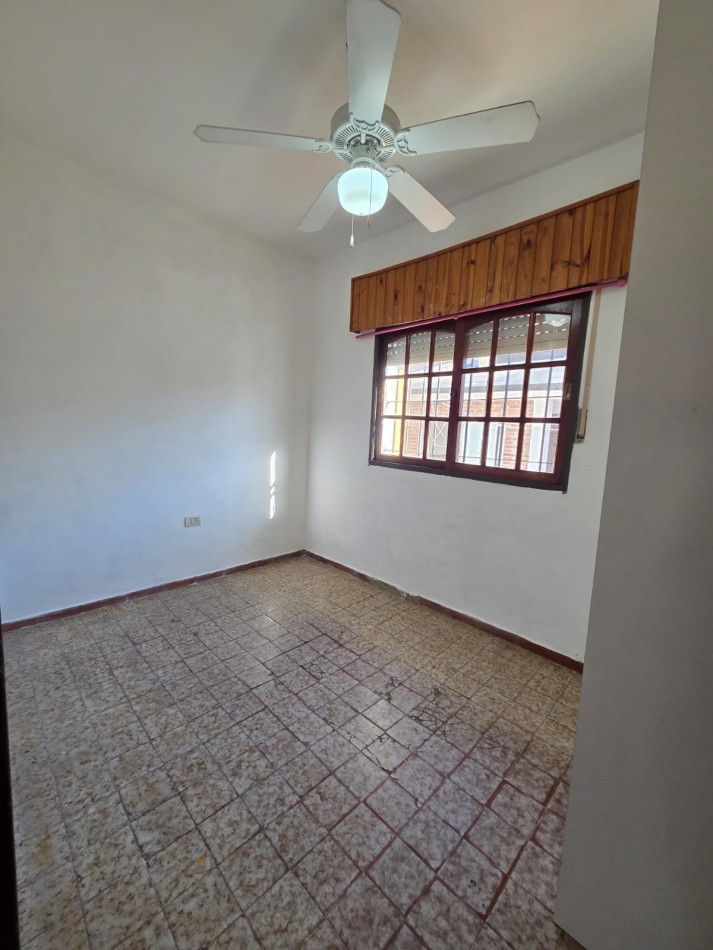 ALQUILER CASA JARDIN PATIO COCHERA CUATRO AMBIENTES