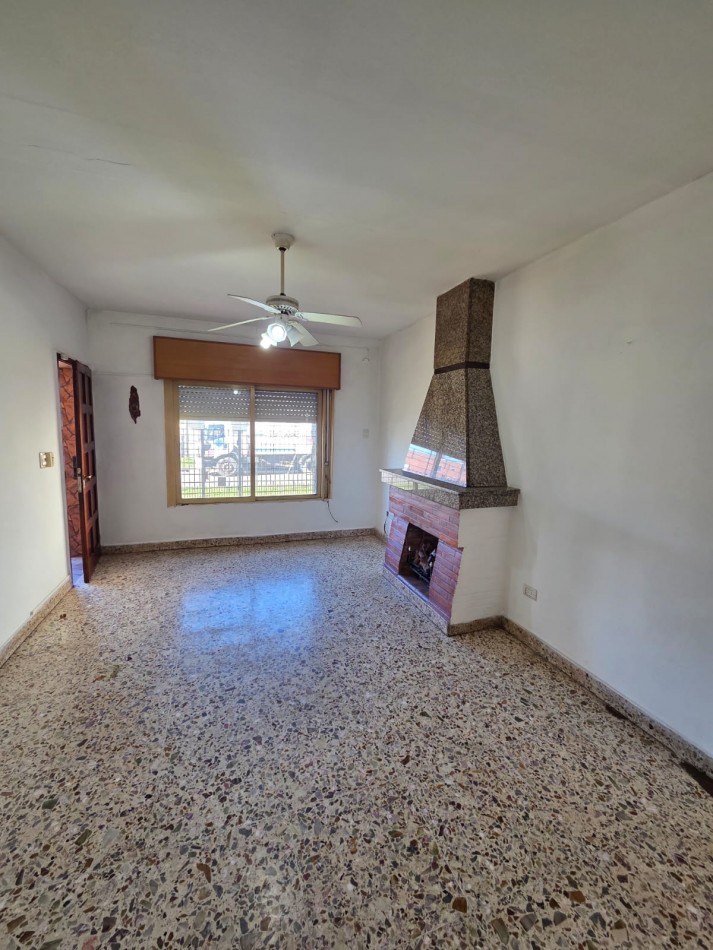ALQUILER CASA JARDIN PATIO COCHERA CUATRO AMBIENTES