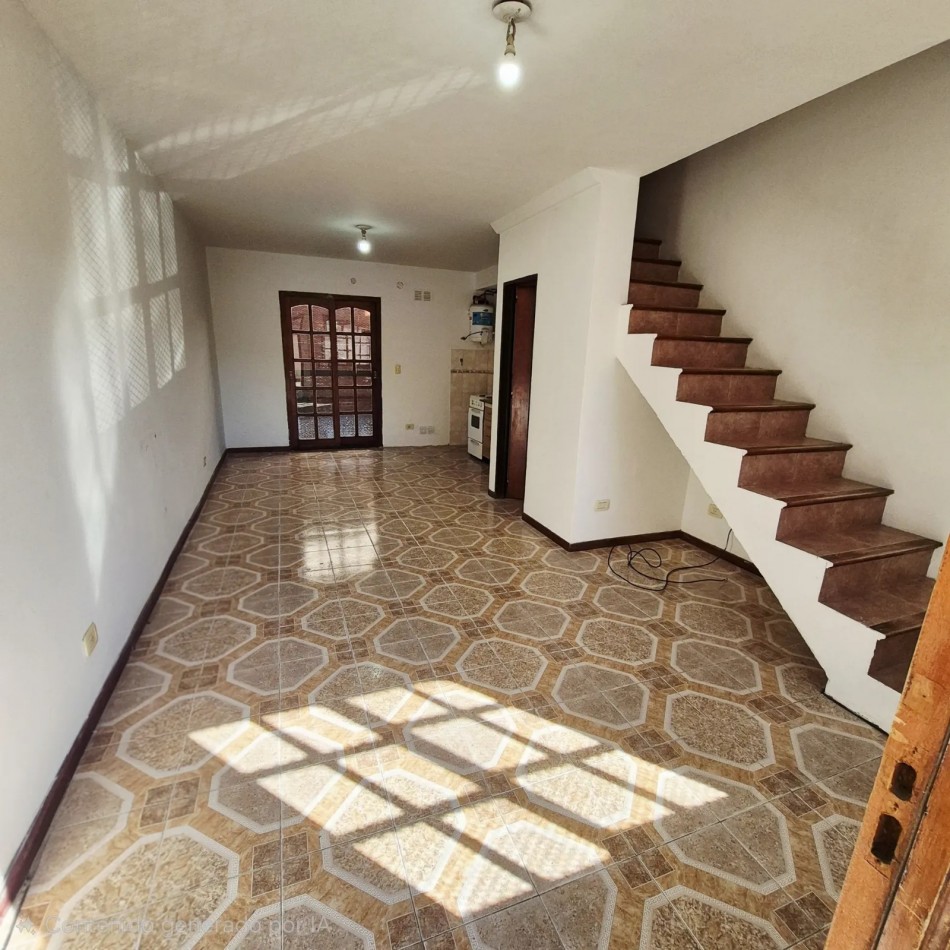 VENTA DUPLEX TRES AMBIENTES PATIO COCHERA SAN MIGUEL