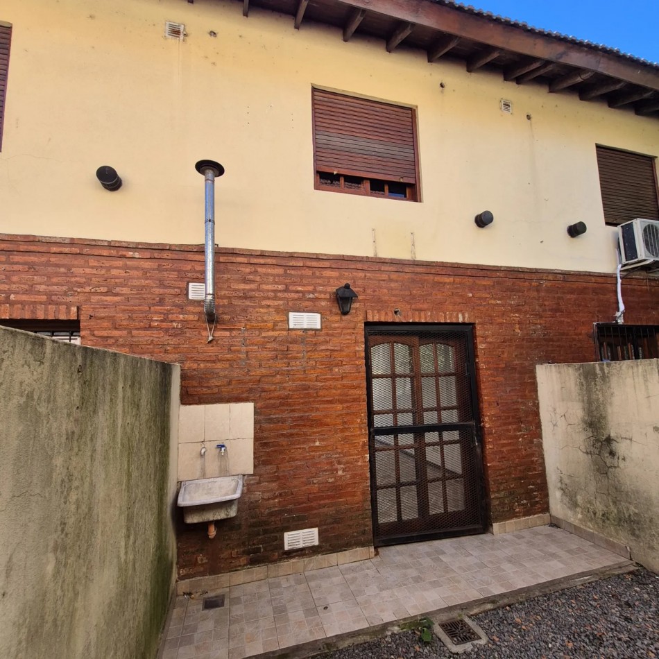 VENTA DUPLEX TRES AMBIENTES PATIO COCHERA SAN MIGUEL