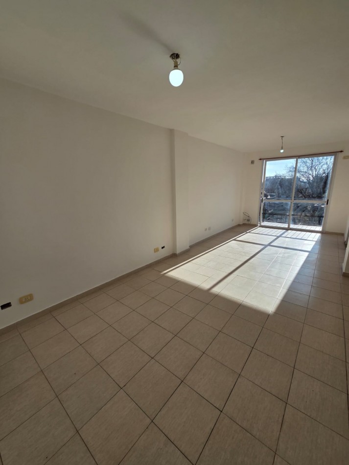 VENTA MONOAMBIENTE AMPLIO BALCON SAN MIGUEL CENTRO