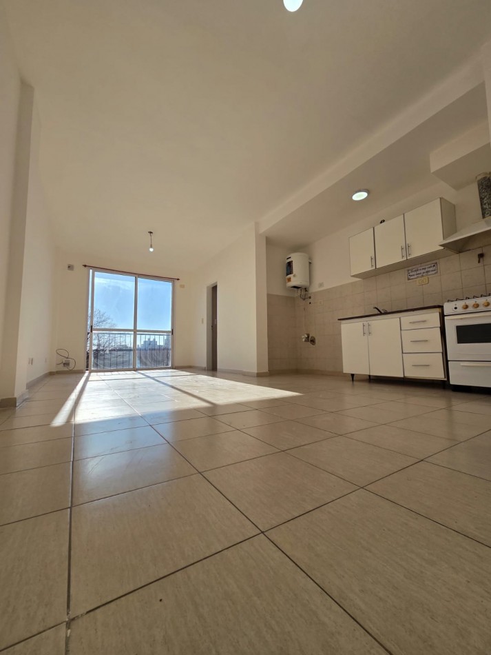 VENTA MONOAMBIENTE AMPLIO BALCON SAN MIGUEL CENTRO