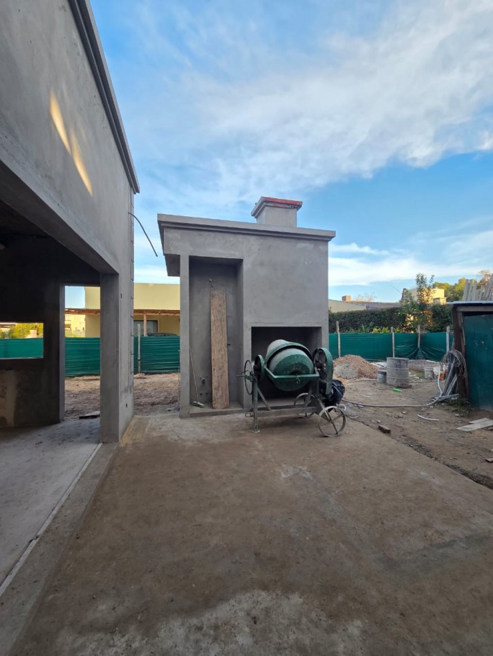 VENTA CASA CATEGORIA A ESTRENAR BARRIO MAGNA BARRIO CERRADO
