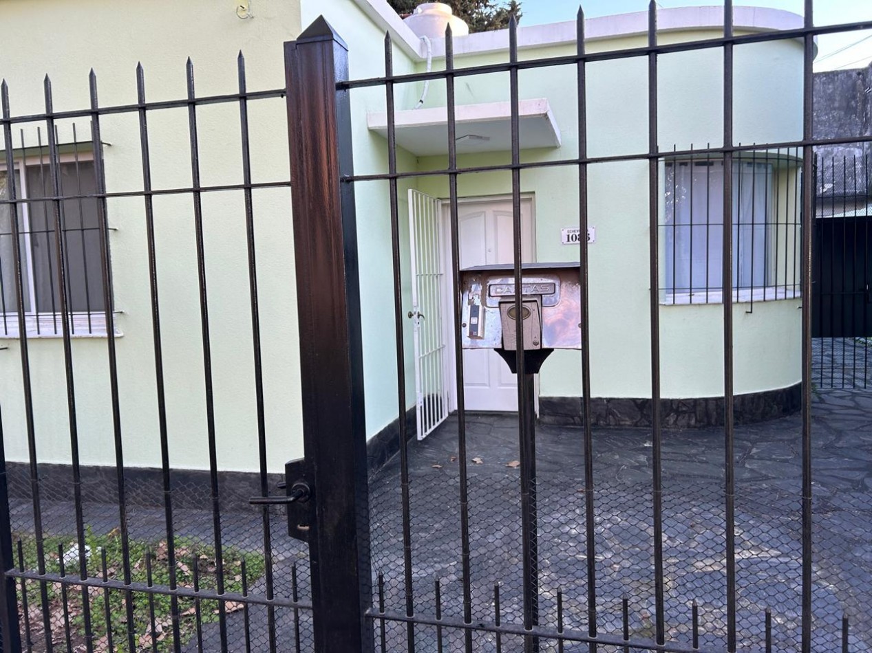 VENTA CASA CUATRO AMBIENTES JARDIN PATIO COCHERA BELLA VISTA SAN MIGUEL