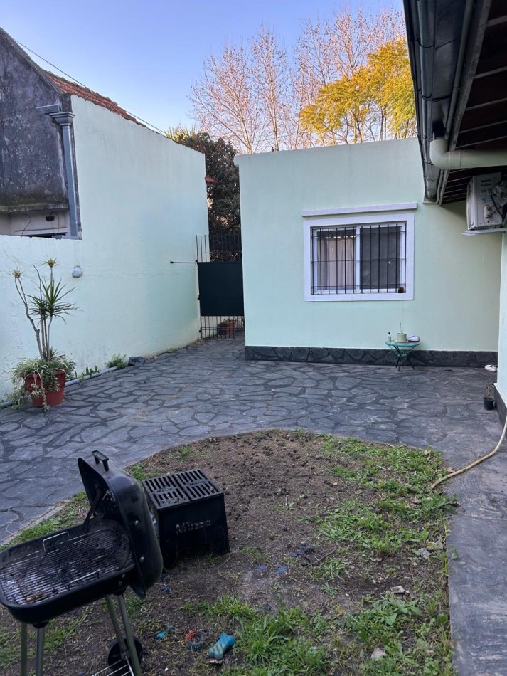 VENTA CASA CUATRO AMBIENTES JARDIN PATIO COCHERA BELLA VISTA SAN MIGUEL