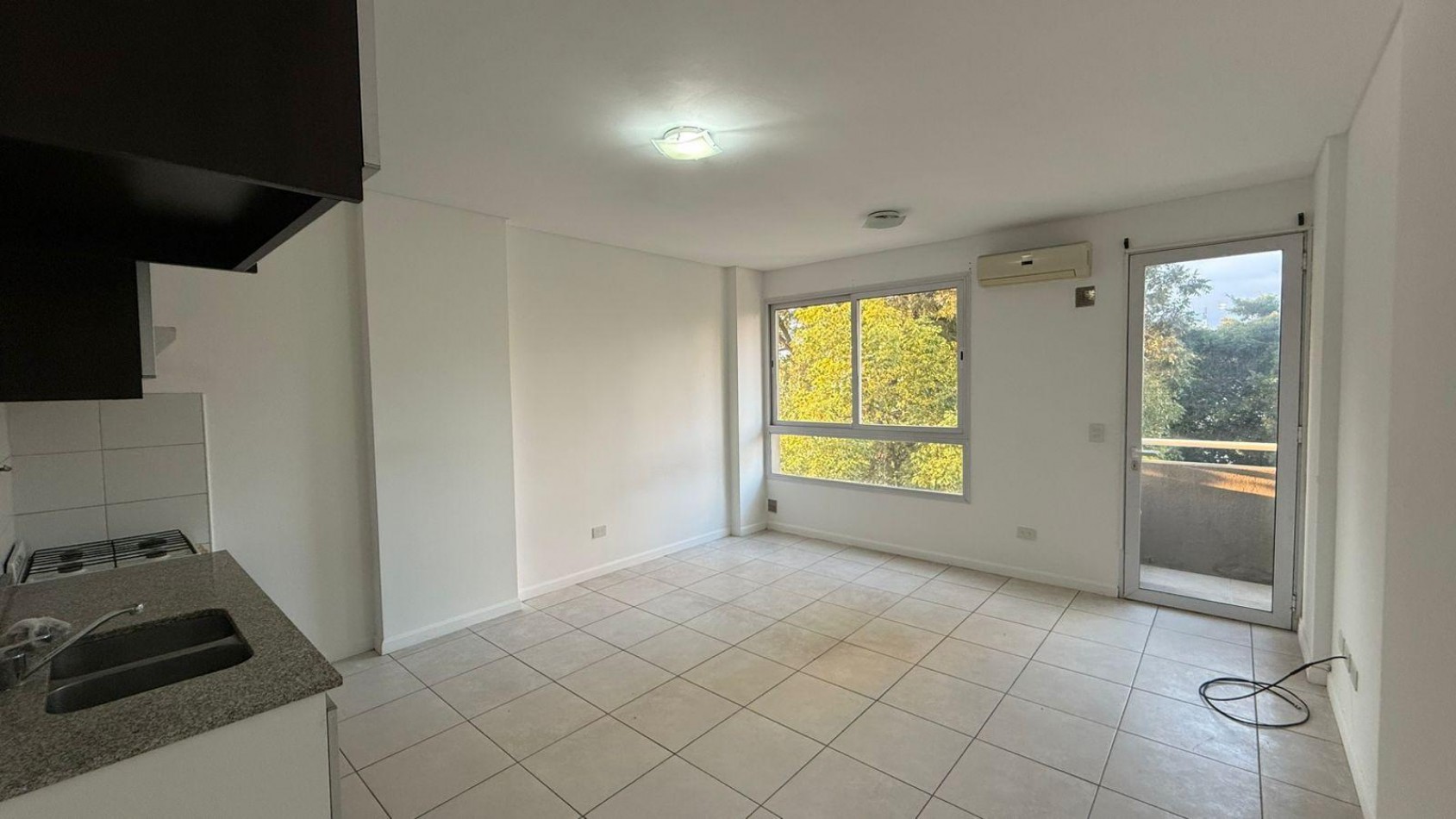 ALQUILER MONOAMBIENTE CON BALCON SAN MIGUEL CENTRO