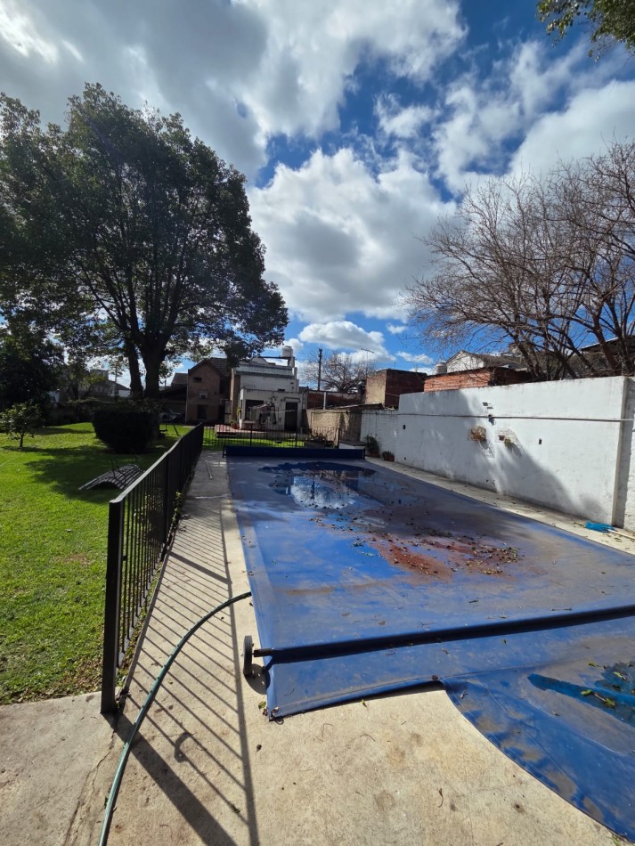 VENTA CHALET CASA CON PARQUE Y PILETA SAN MIGUEL CENTRO
