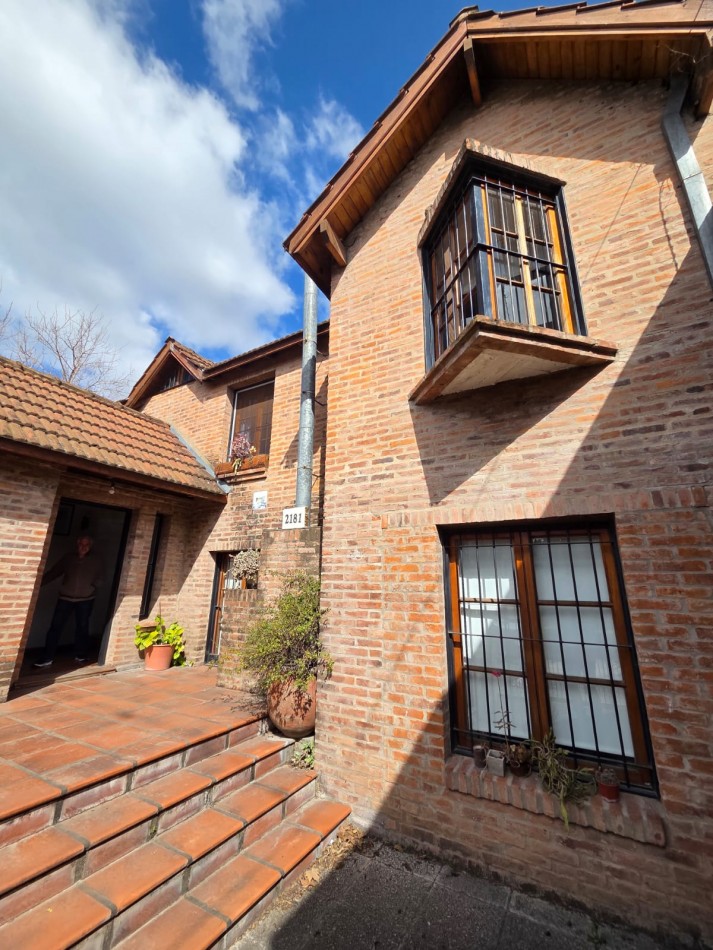 VENTA CHALET CASA CON PARQUE Y PILETA SAN MIGUEL CENTRO
