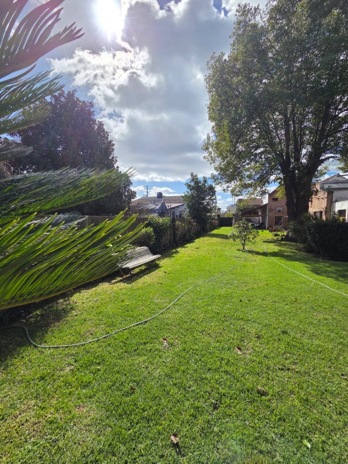 VENTA CHALET CASA CON PARQUE Y PILETA SAN MIGUEL CENTRO