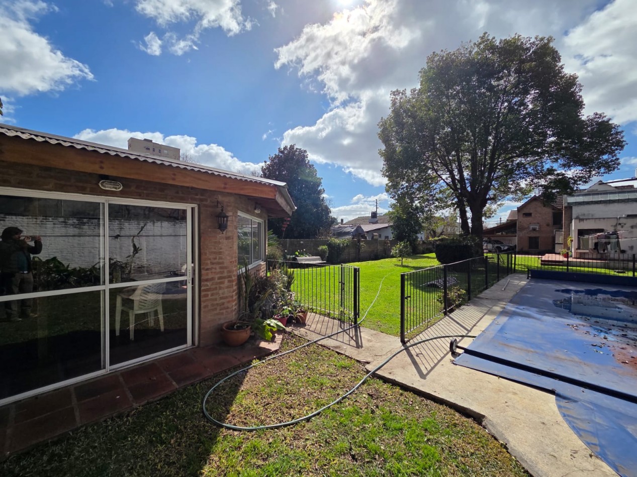VENTA CHALET CASA CON PARQUE Y PILETA SAN MIGUEL CENTRO
