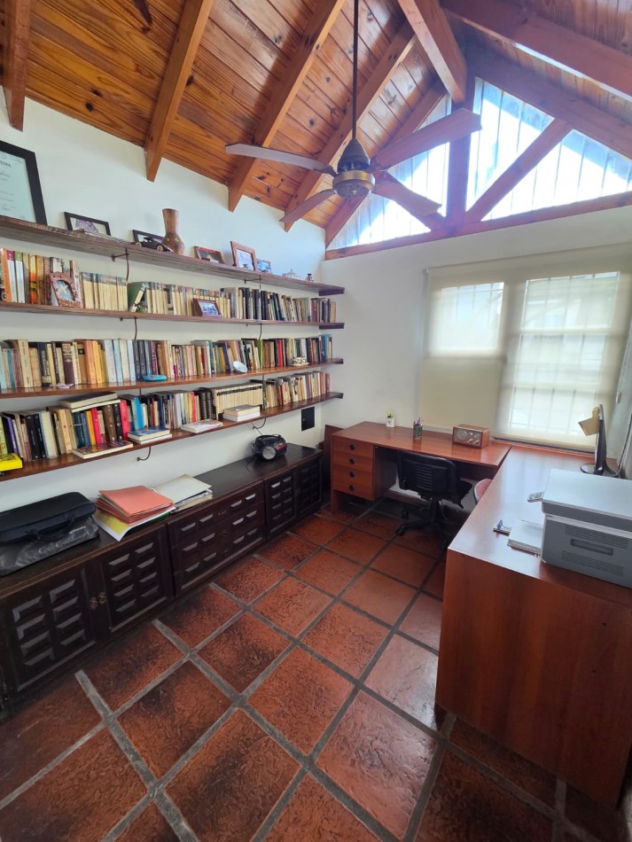 VENTA CHALET CASA CON PARQUE Y PILETA SAN MIGUEL CENTRO