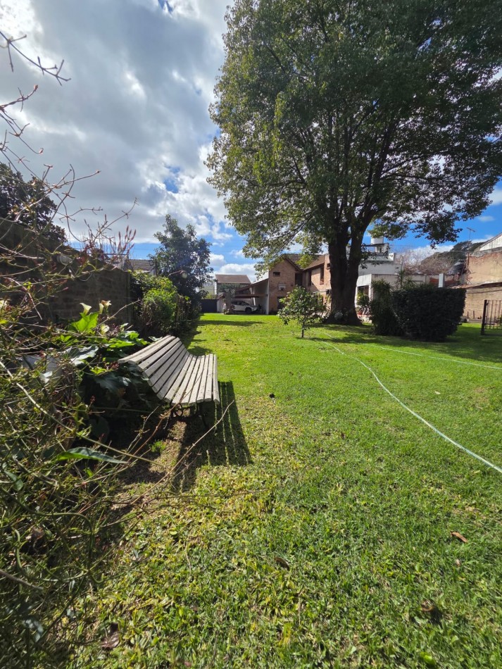 VENTA CHALET CASA CON PARQUE Y PILETA SAN MIGUEL CENTRO