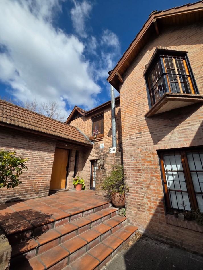 VENTA CHALET CASA CON PARQUE Y PILETA SAN MIGUEL CENTRO