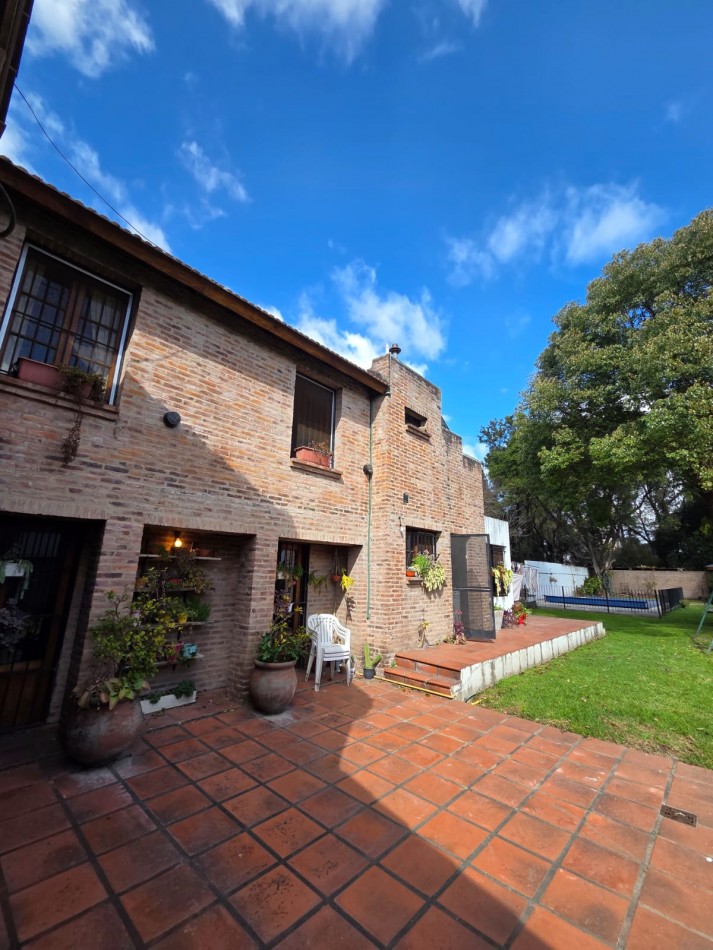 VENTA CHALET CASA CON PARQUE Y PILETA SAN MIGUEL CENTRO