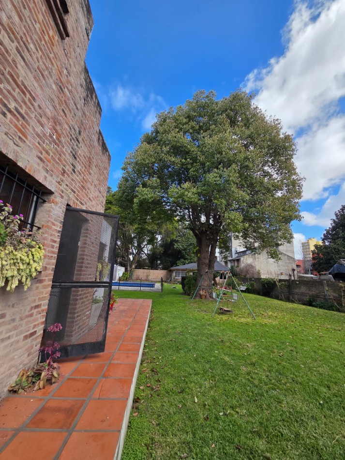 VENTA CHALET CASA CON PARQUE Y PILETA SAN MIGUEL CENTRO