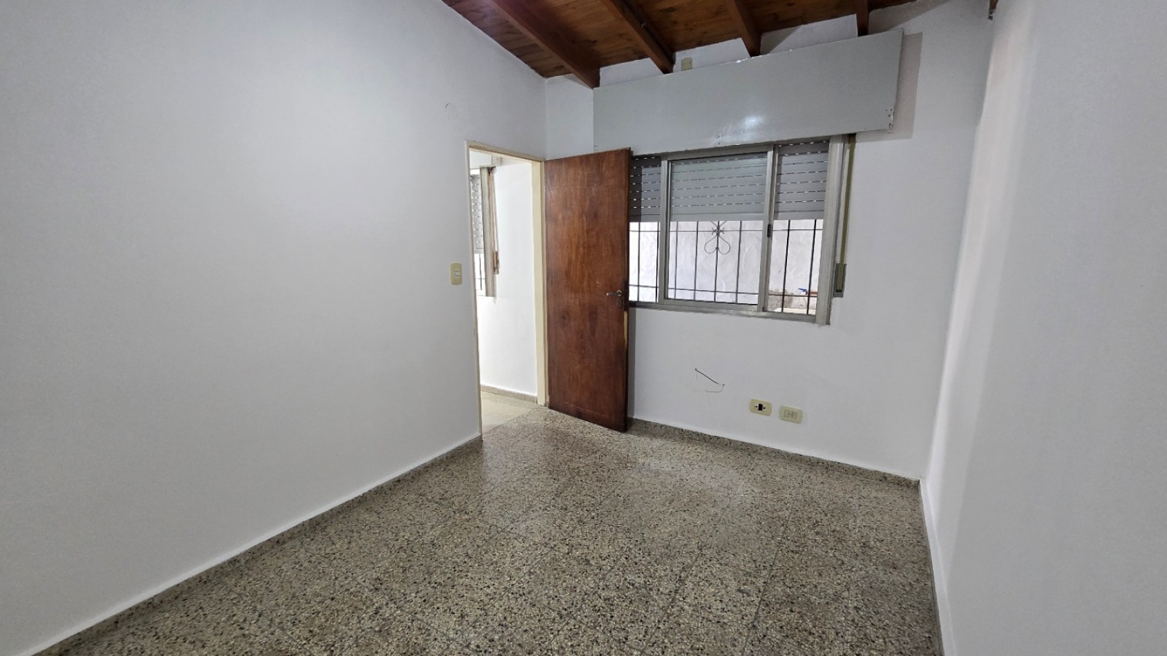 Alquiler tres ambientes patio jose c. Paz