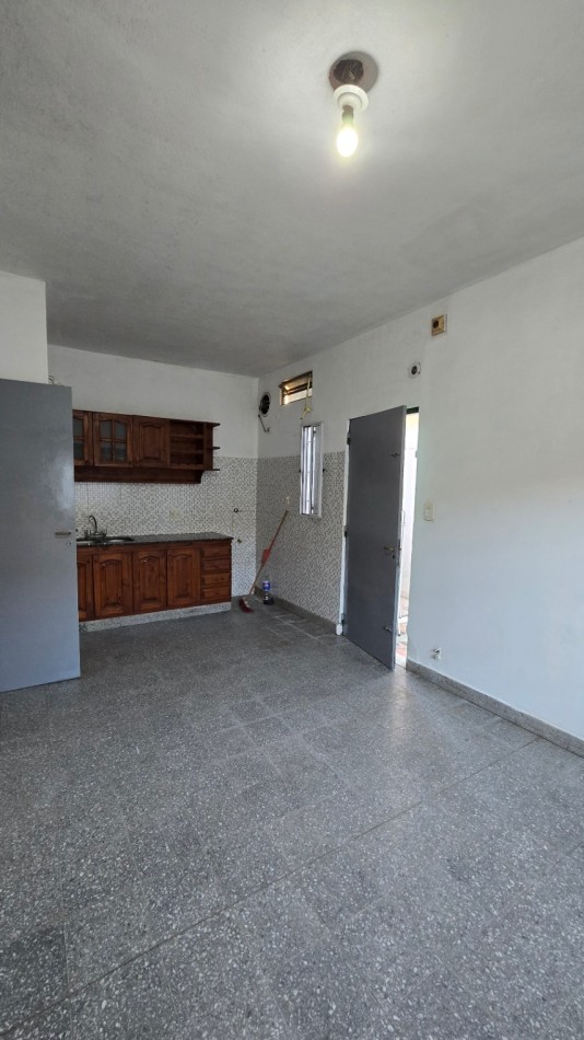 Alquiler casa dos ambientes patio cochera jose c paz