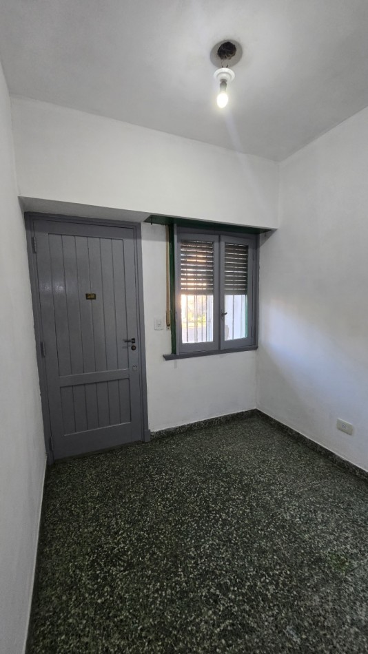 Alquiler casa dos ambientes patio cochera jose c paz