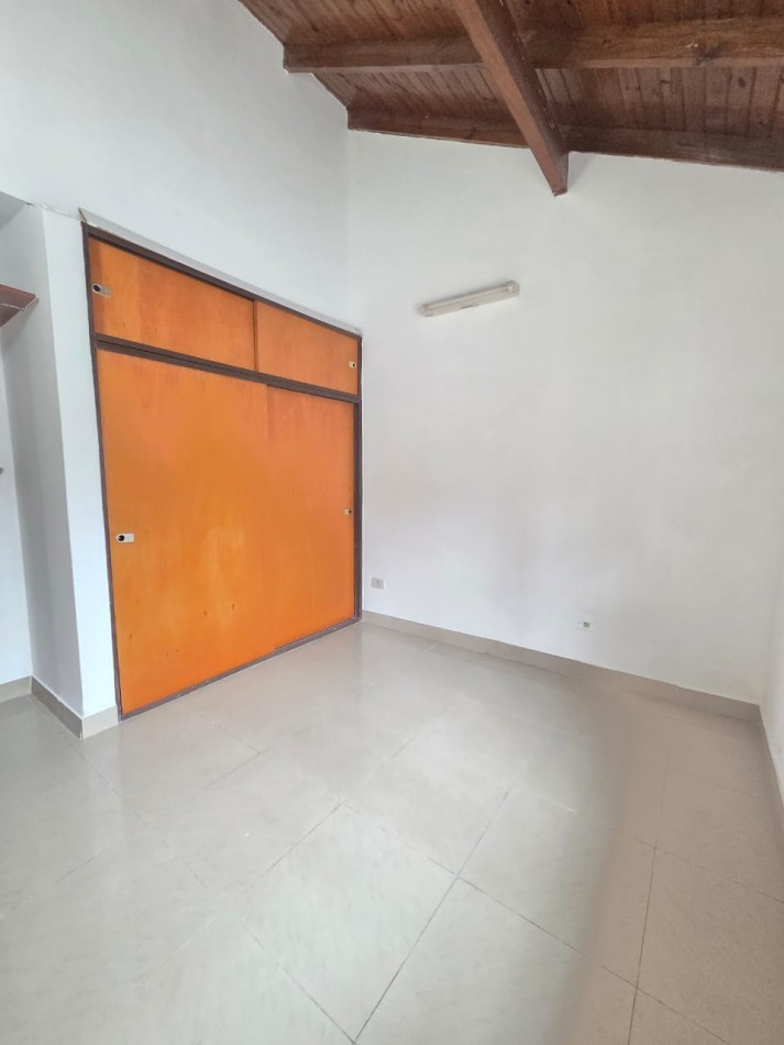 ALQUILER PH CASA TRES AMBIENTES CON PATIO COCHERA SAN MIGUEL