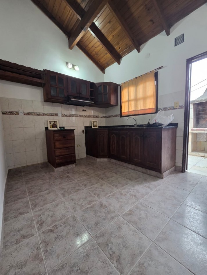 ALQUILER PH CASA TRES AMBIENTES CON PATIO COCHERA SAN MIGUEL