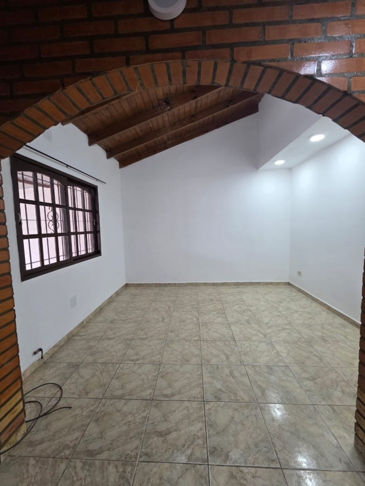 ALQUILER PH CASA TRES AMBIENTES CON PATIO COCHERA SAN MIGUEL