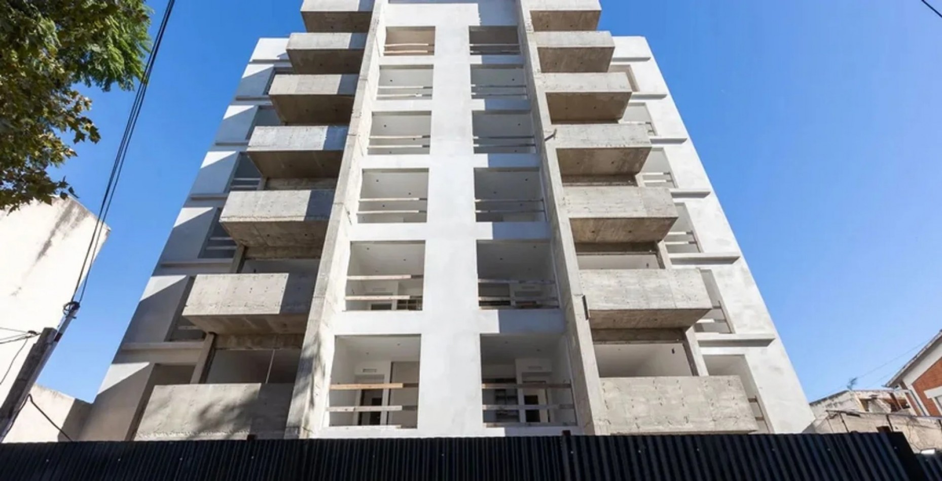 VENTA POZO A ESTRENAR DOS AMBIENTES COCHERA BALCON HURLINGHAM EMILIA II