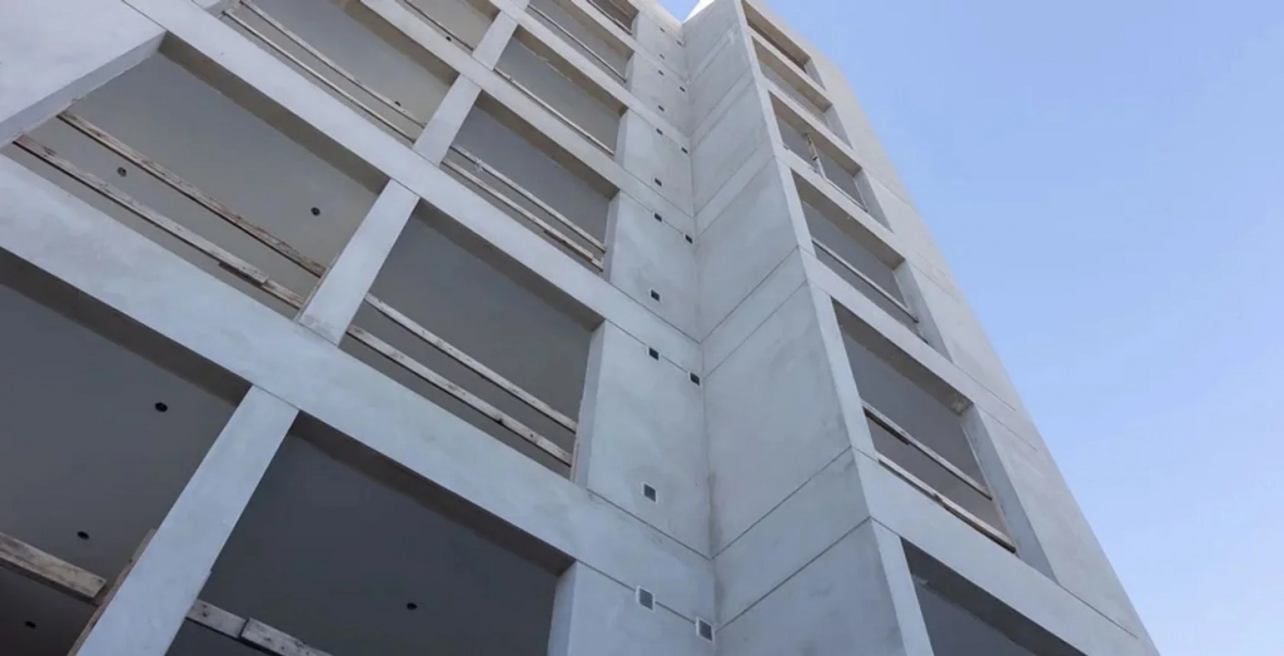 VENTA POZO A ESTRENAR DOS AMBIENTES COCHERA BALCON HURLINGHAM EMILIA II