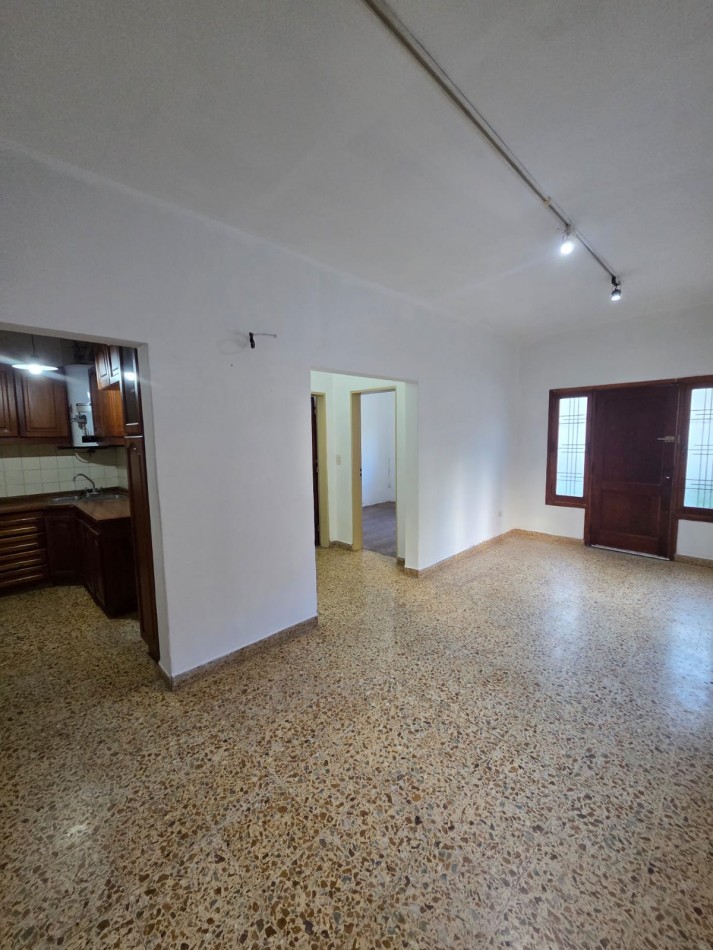 ALQUILER PH CASA TRES AMBIENTES PATIO JARDIN SAN MIGUEL MUÑIZ CENTRO