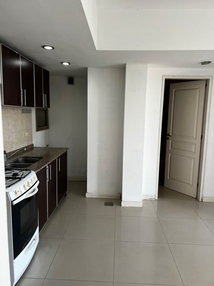 ALQUILER DOS AMBIENTES CON BALCON, COCHERA BAULERA SAN MIGUEL CENTRO