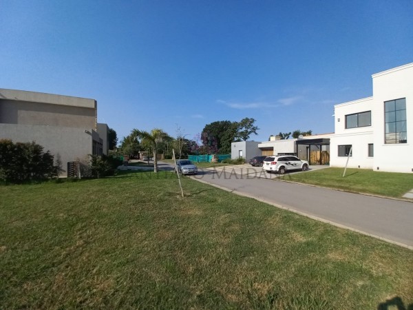 LOTE BARRIO CERRADO MAGNA 530M2