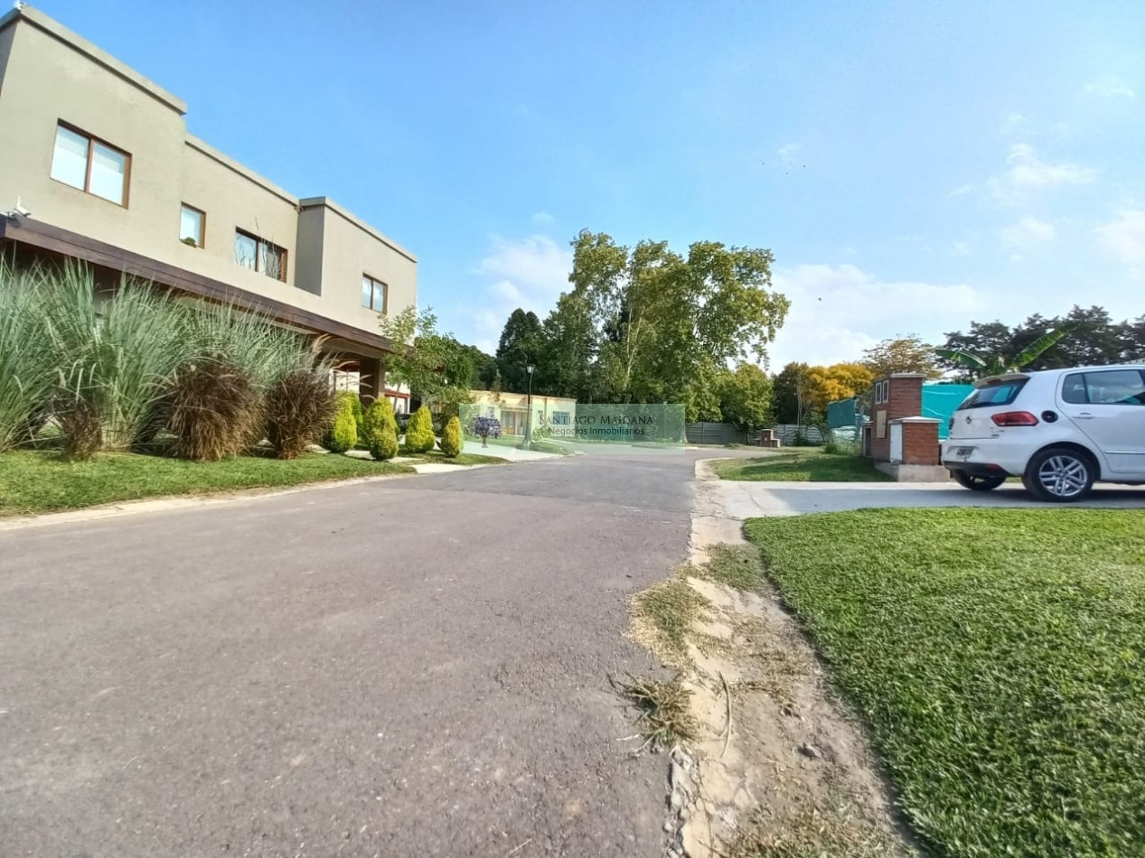 VENTA CASA CATEGORIA A ESTRENAR BARRIO MAGNA BARRIO CERRADO
