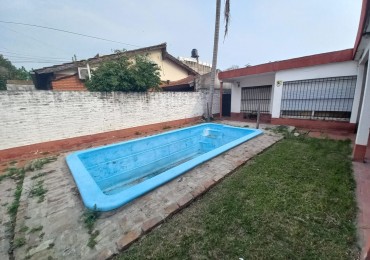 VENTA CASA CON PATIO Y PILETA 