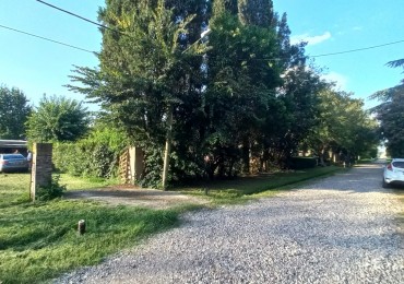 VENTA DE LOTE CON CASA EN BARRIO SEMI CERRADO