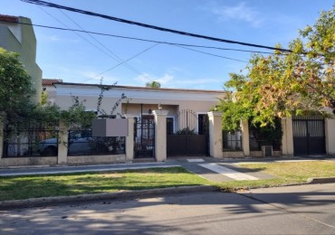 VENTA CASA CON PILETA EN BELLA VISTA 