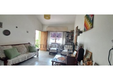 VENTA CASA CON PILETA EN POLVORINES